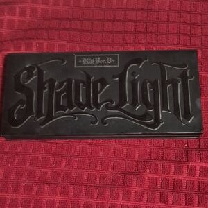Kat Von D Shade Light Contour Palette in Black